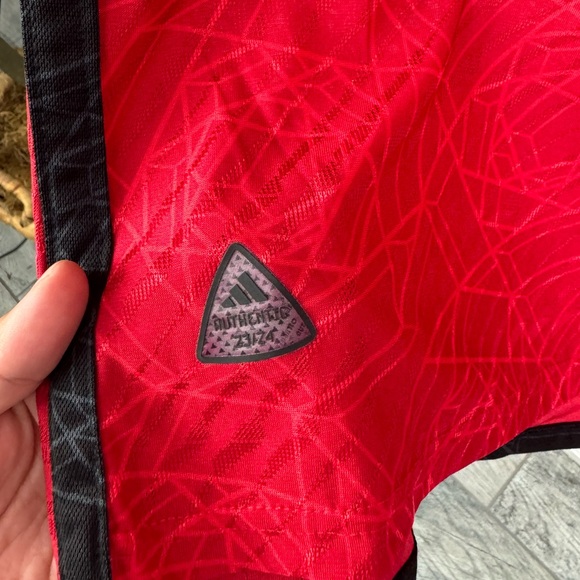 Women’s  Manchester United Red Home Authentic Pro Soccer Jersey 2023/2024 - Picture 3 of 9